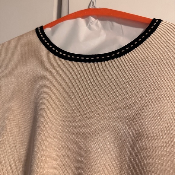 Vintage Ann Taylor tank top with patterned edges! Excellent condition!! - Picture 2 of 4